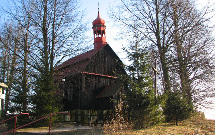 Drewniany kościółek w Linówcu